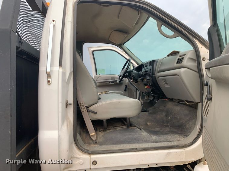 image for item DK7878 2006 Ford F750 Super Duty  flatbed truck