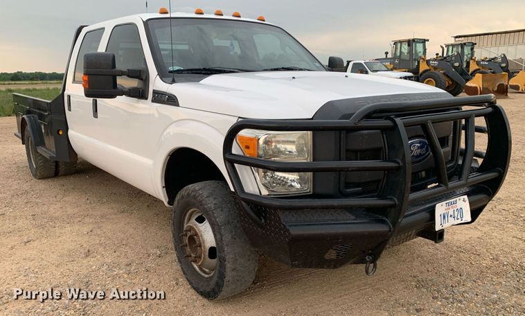 image for item DK7880 2014 Ford F350 Super Duty  Crew Cab flatbed pickup truck