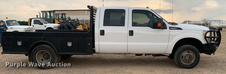 image for item DK7880 2014 Ford F350 Super Duty  Crew Cab flatbed pickup truck
