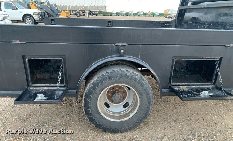 image for item DK7880 2014 Ford F350 Super Duty  Crew Cab flatbed pickup truck