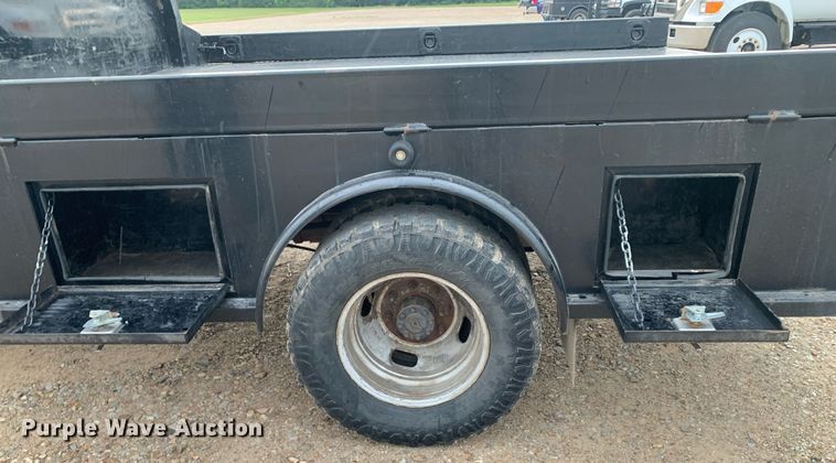 image for item DK7880 2014 Ford F350 Super Duty  Crew Cab flatbed pickup truck