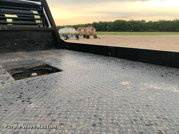 image for item DK7880 2014 Ford F350 Super Duty  Crew Cab flatbed pickup truck