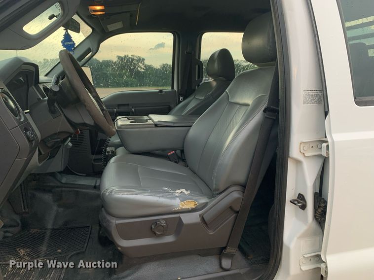 image for item DK7880 2014 Ford F350 Super Duty  Crew Cab flatbed pickup truck