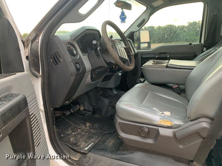 image for item DK7880 2014 Ford F350 Super Duty  Crew Cab flatbed pickup truck