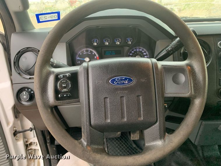 image for item DK7880 2014 Ford F350 Super Duty  Crew Cab flatbed pickup truck