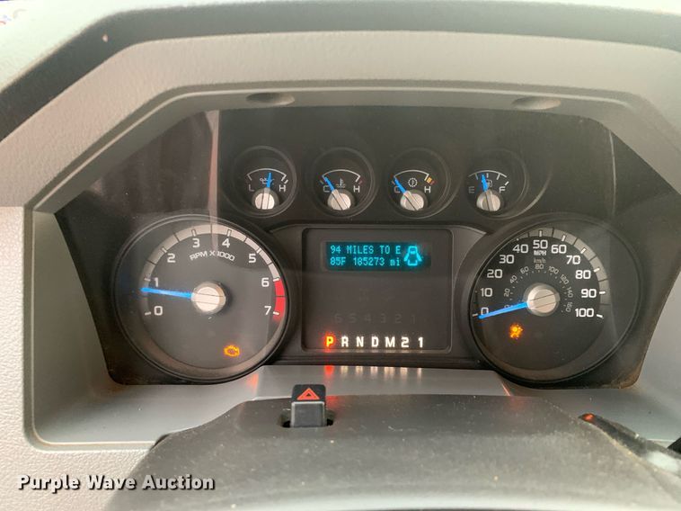 image for item DK7880 2014 Ford F350 Super Duty  Crew Cab flatbed pickup truck