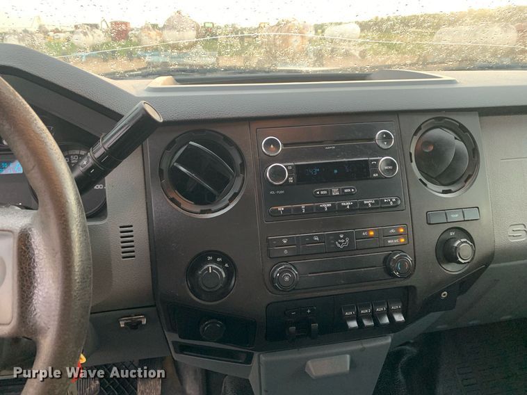 image for item DK7880 2014 Ford F350 Super Duty  Crew Cab flatbed pickup truck