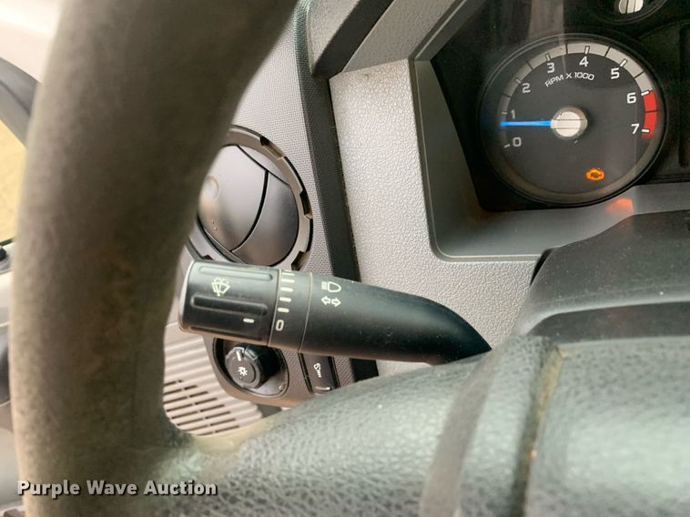 image for item DK7880 2014 Ford F350 Super Duty  Crew Cab flatbed pickup truck