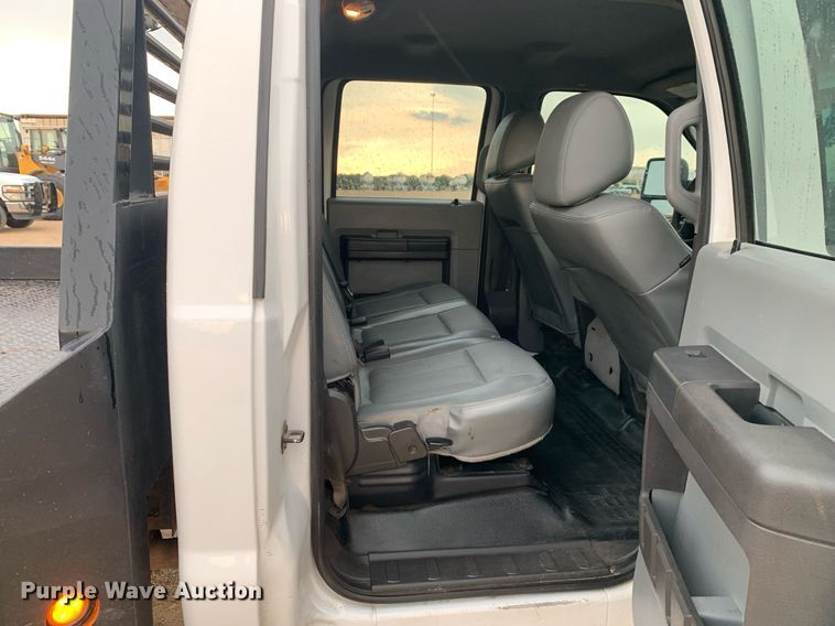 image for item DK7880 2014 Ford F350 Super Duty  Crew Cab flatbed pickup truck