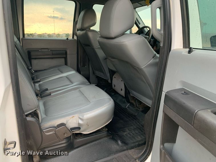 image for item DK7880 2014 Ford F350 Super Duty  Crew Cab flatbed pickup truck