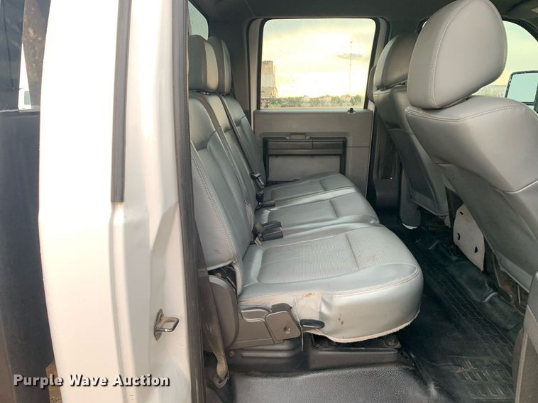 image for item DK7880 2014 Ford F350 Super Duty  Crew Cab flatbed pickup truck