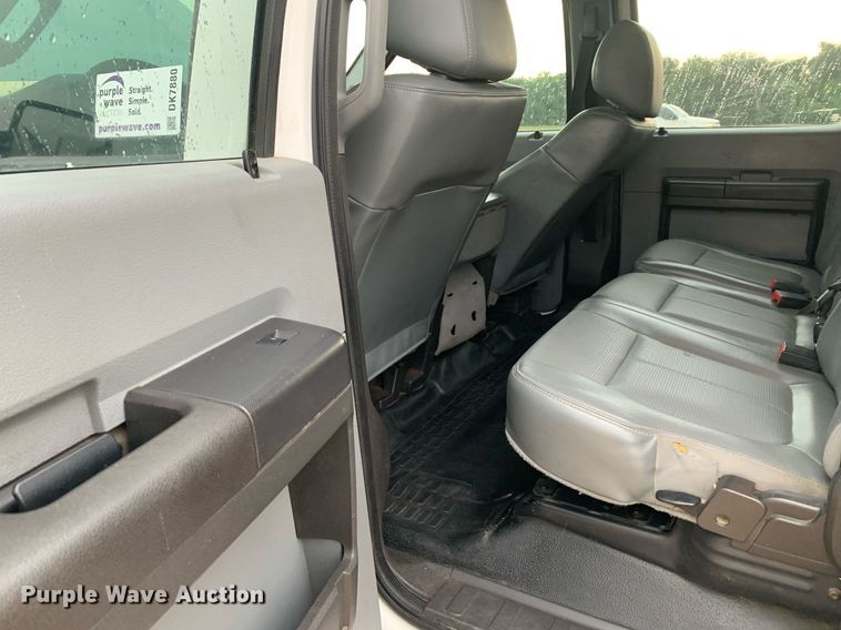 image for item DK7880 2014 Ford F350 Super Duty  Crew Cab flatbed pickup truck