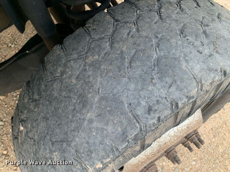 image for item DK7880 2014 Ford F350 Super Duty  Crew Cab flatbed pickup truck