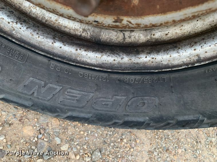 image for item DK7880 2014 Ford F350 Super Duty  Crew Cab flatbed pickup truck