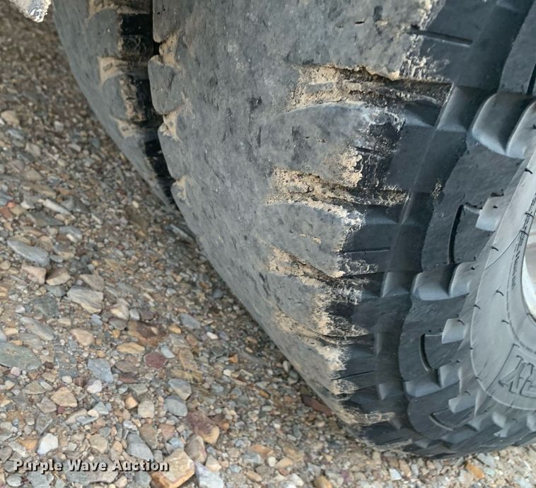 image for item DK7880 2014 Ford F350 Super Duty  Crew Cab flatbed pickup truck