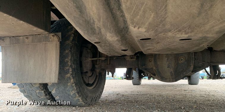 image for item DK7880 2014 Ford F350 Super Duty  Crew Cab flatbed pickup truck