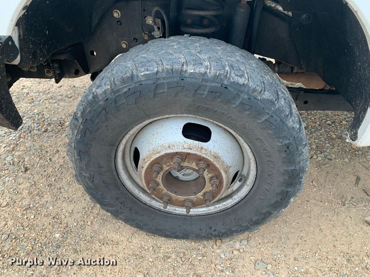 image for item DK7880 2014 Ford F350 Super Duty  Crew Cab flatbed pickup truck