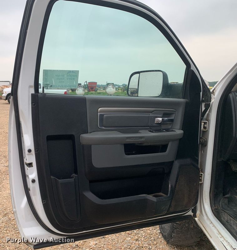 image for item DK7881 2015 Dodge Ram 3500HD  flatbed pickup truck