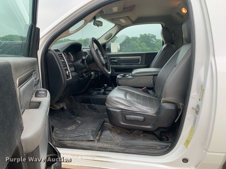 image for item DK7881 2015 Dodge Ram 3500HD  flatbed pickup truck