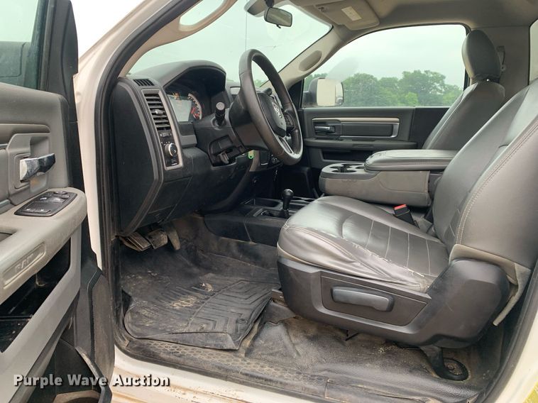 image for item DK7881 2015 Dodge Ram 3500HD  flatbed pickup truck