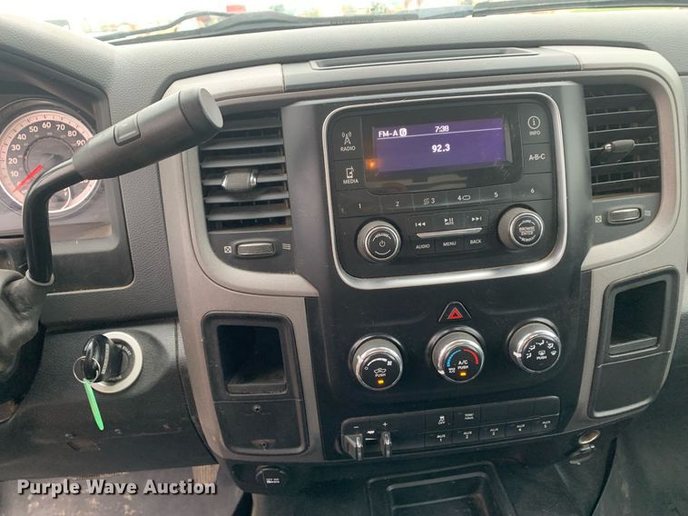 image for item DK7881 2015 Dodge Ram 3500HD  flatbed pickup truck