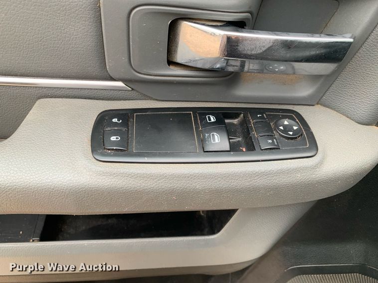 image for item DK7881 2015 Dodge Ram 3500HD  flatbed pickup truck