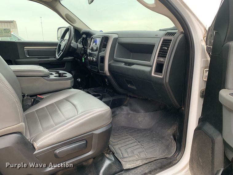 image for item DK7881 2015 Dodge Ram 3500HD  flatbed pickup truck