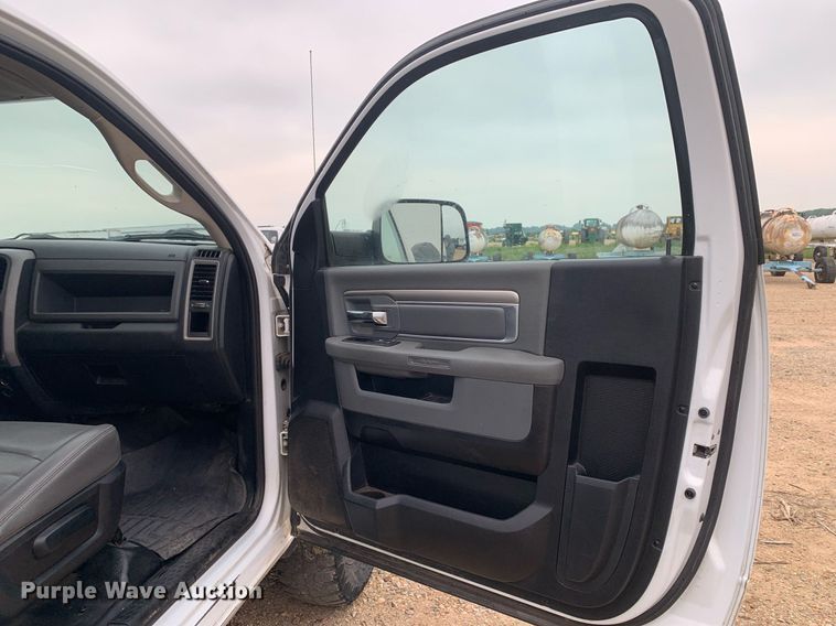 image for item DK7881 2015 Dodge Ram 3500HD  flatbed pickup truck