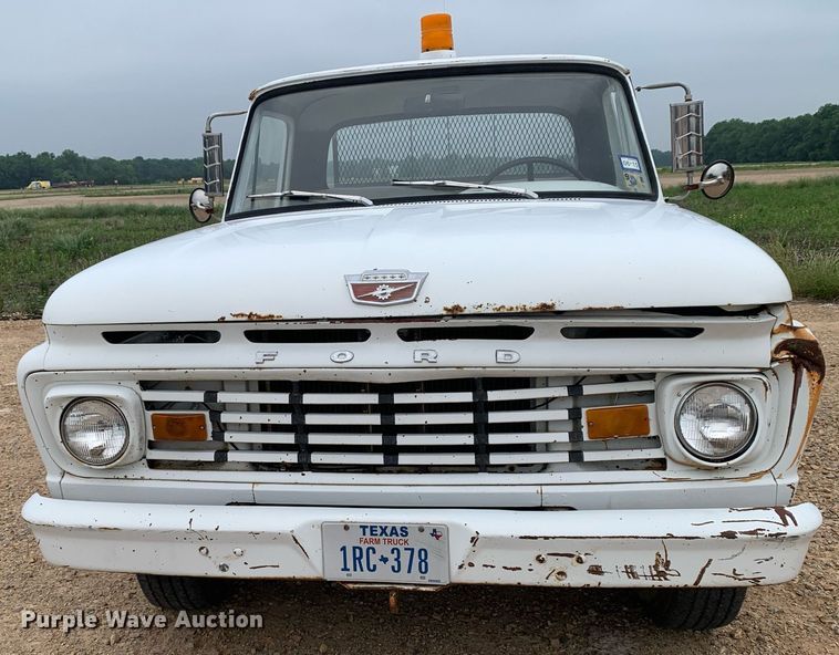 image for item DK7882 1963 Ford F350  flatbed pickup truck