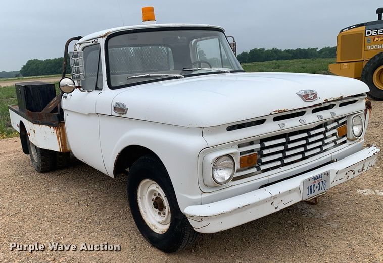 image for item DK7882 1963 Ford F350  flatbed pickup truck