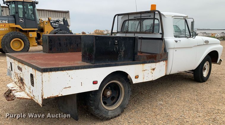 image for item DK7882 1963 Ford F350  flatbed pickup truck
