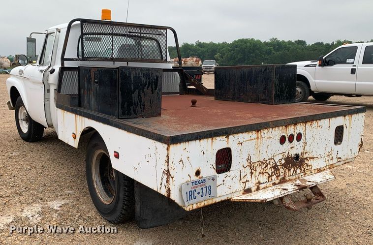 image for item DK7882 1963 Ford F350  flatbed pickup truck