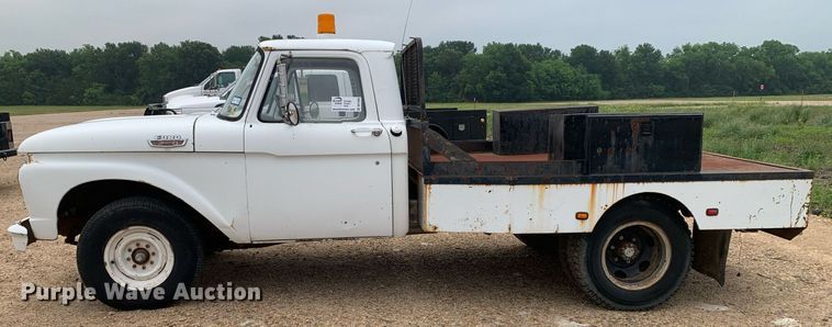 image for item DK7882 1963 Ford F350  flatbed pickup truck