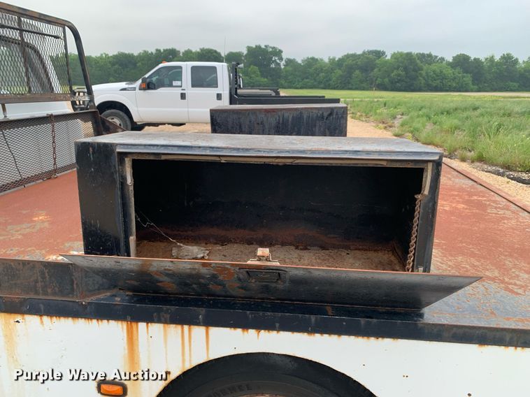 image for item DK7882 1963 Ford F350  flatbed pickup truck