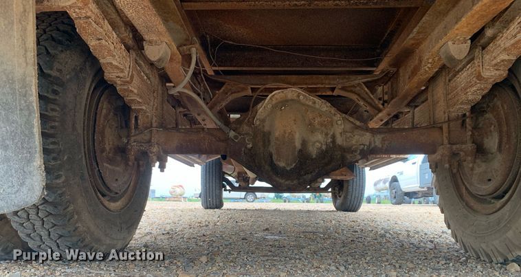 image for item DK7882 1963 Ford F350  flatbed pickup truck