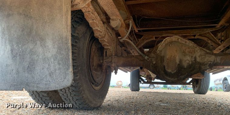 image for item DK7882 1963 Ford F350  flatbed pickup truck