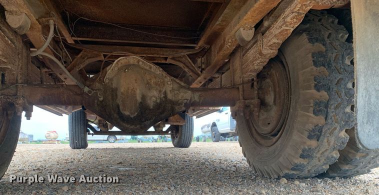 image for item DK7882 1963 Ford F350  flatbed pickup truck