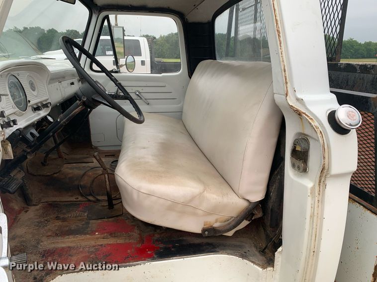 image for item DK7882 1963 Ford F350  flatbed pickup truck