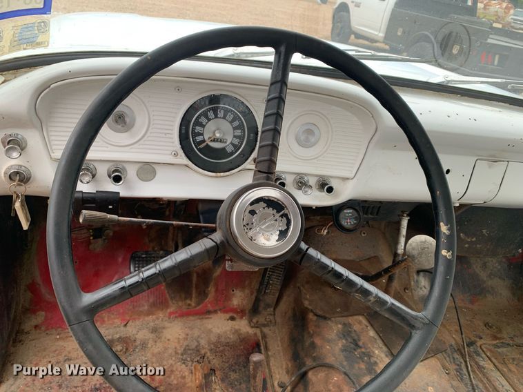 image for item DK7882 1963 Ford F350  flatbed pickup truck