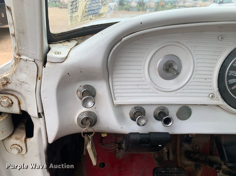 image for item DK7882 1963 Ford F350  flatbed pickup truck