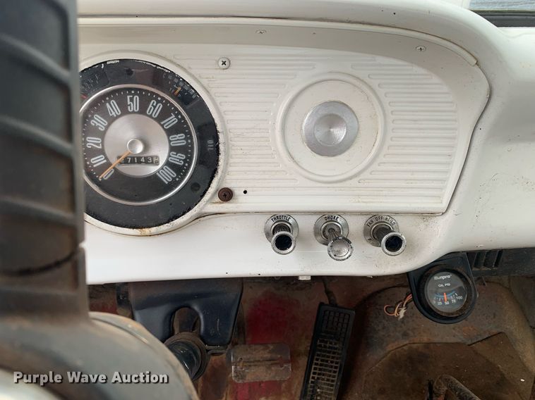 image for item DK7882 1963 Ford F350  flatbed pickup truck