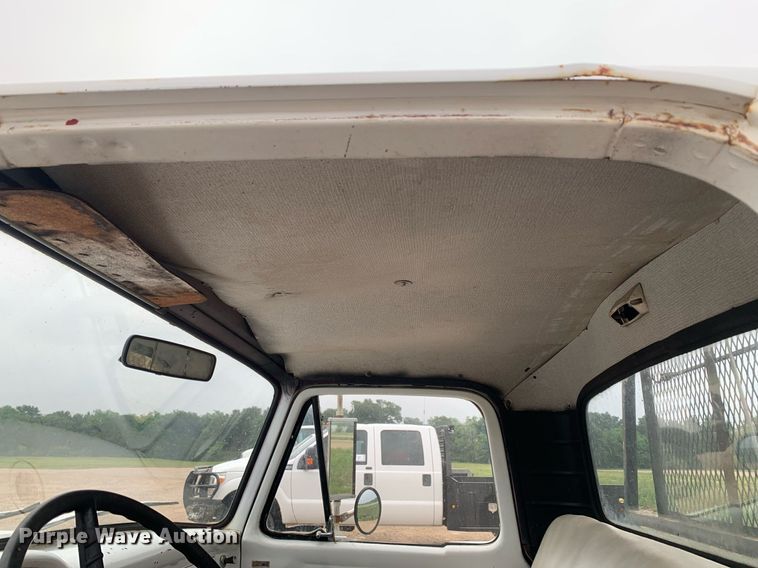 image for item DK7882 1963 Ford F350  flatbed pickup truck