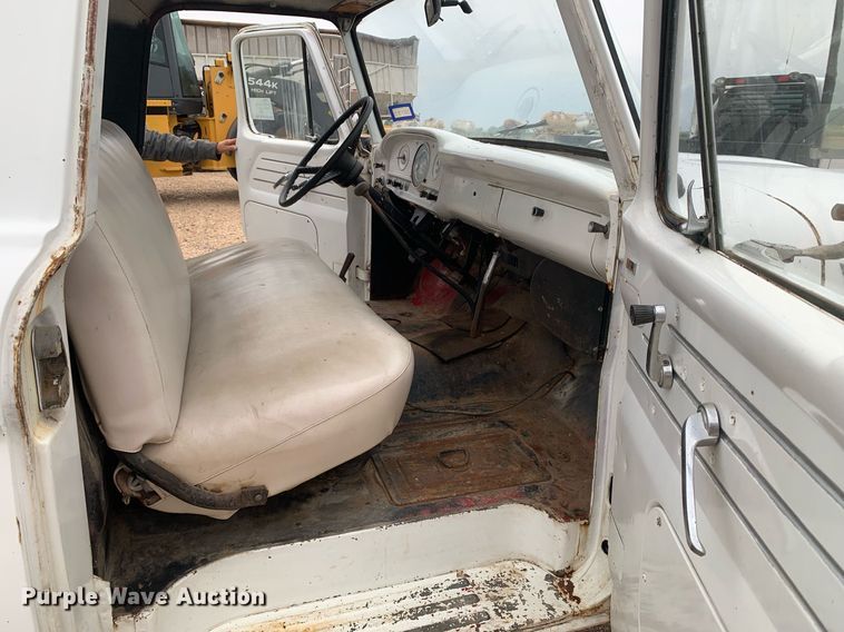 image for item DK7882 1963 Ford F350  flatbed pickup truck