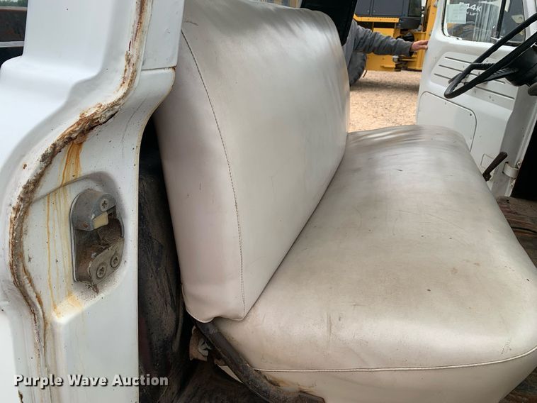 image for item DK7882 1963 Ford F350  flatbed pickup truck