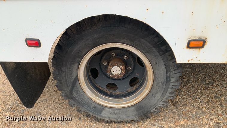 image for item DK7882 1963 Ford F350  flatbed pickup truck