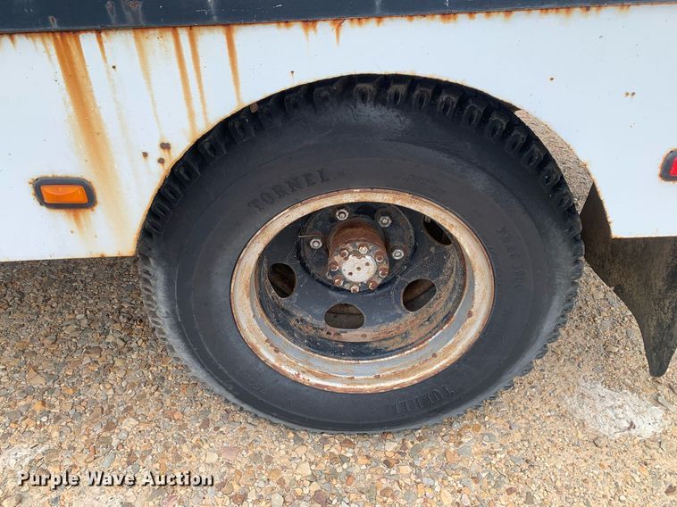 image for item DK7882 1963 Ford F350  flatbed pickup truck