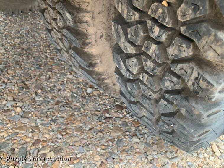 image for item DK7882 1963 Ford F350  flatbed pickup truck