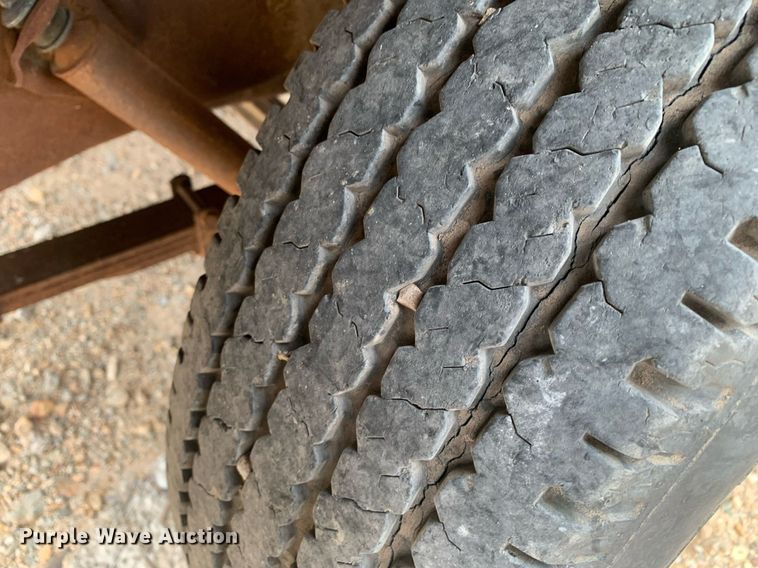 image for item DK7882 1963 Ford F350  flatbed pickup truck