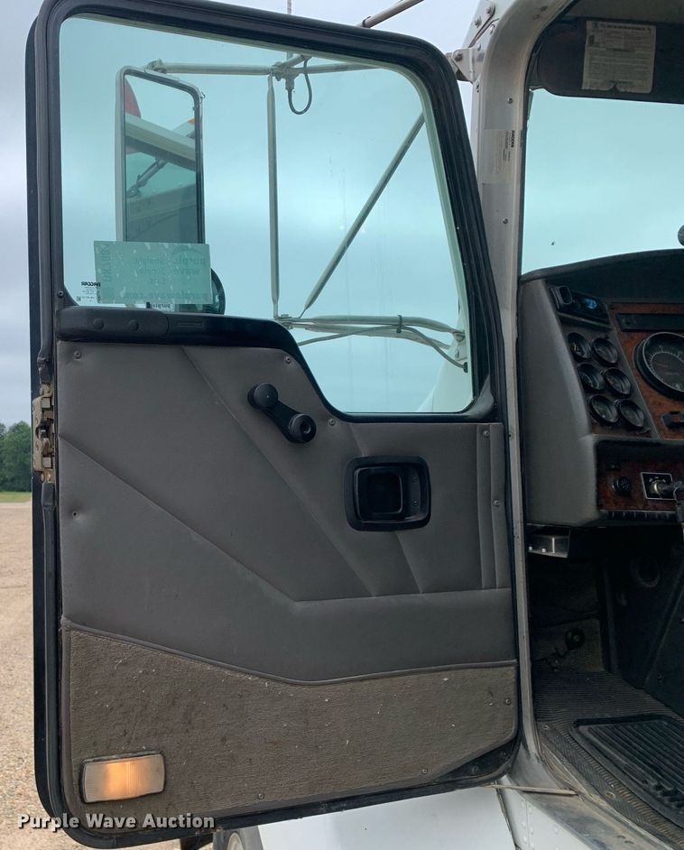 image for item DK7884 2007 Kenworth T300  cotton module transport truck