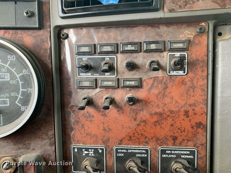 image for item DK7884 2007 Kenworth T300  cotton module transport truck